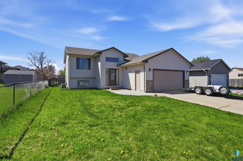Photo of 1513 E 67th St N N, Sioux Falls, SD 57104 (MLS # 22603415)