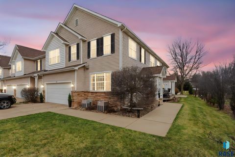 Photo of 5518 Sandra Dr, Sioux Falls, SD 57108 (MLS # 22602533)