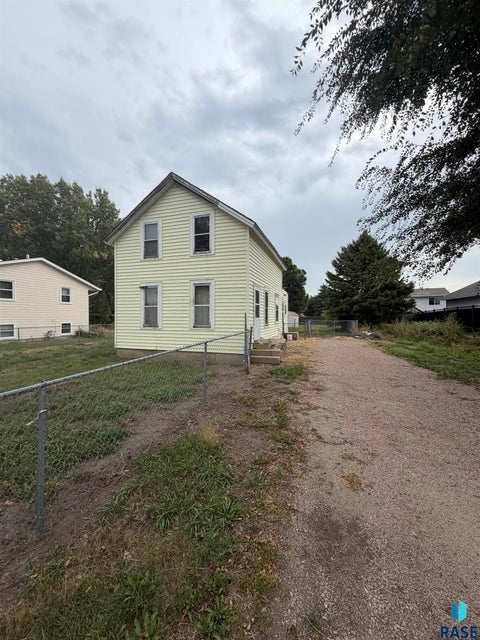 Homes For Sale - 3300 N 6th Avenue<br/> Sioux Falls, SD 57104