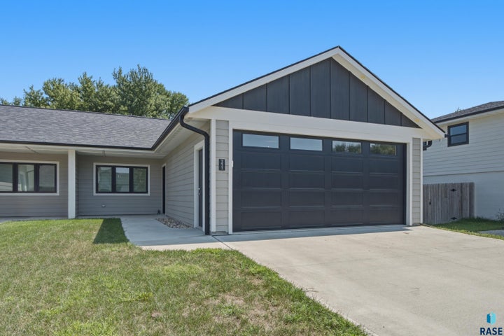 Photo 1 of 17 — 311 S Annway St, Humboldt, SD 57035