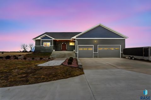Photo of 310 Praire Hills Dr, Mitchell, SD 57301 (MLS # 22602377)