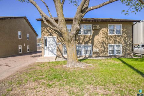 Photo of 3501 -3609 S West Ave, Sioux Falls, SD 57105 (MLS # 22603366)