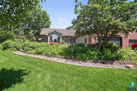 Townhouse For Sale - 5206 S Sweetbriar Court<br/> Sioux Falls, SD 57108