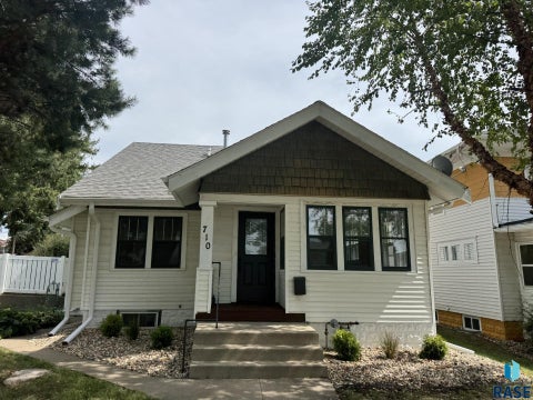 Homes For Sale - 710 S Grange Avenue<br/> Sioux Falls, SD 57104