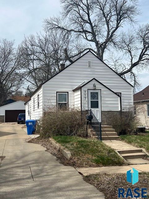 Photo of 717 S Hawthorne Ave, Sioux Falls, SD 57104 (MLS # 22601726)