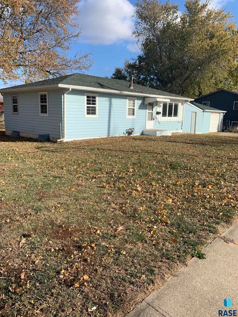 Photo of 3008 E 12th St Street, Sioux Falls, SD 57103 (MLS # 22508456)