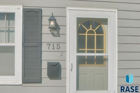 Photo of 715 S West Ave, Sioux Falls, SD 57104 (MLS # 22602522)