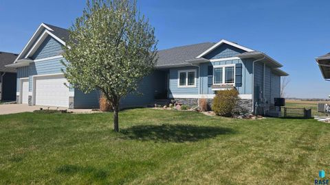 Photo of 1305 S Gill Ave, Sioux Falls, SD 57106 (MLS # 22601296)