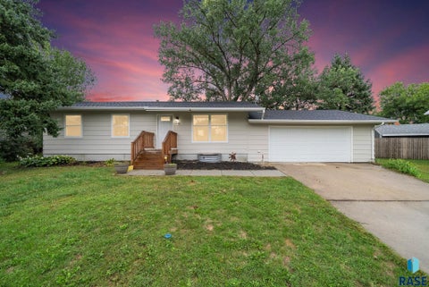 Photo of 418 Regal Cir, Crooks, SD 57020 (MLS # 22607196)