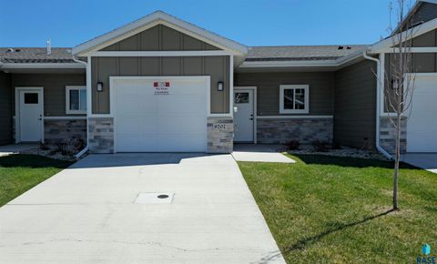 Townhouse For Sale - 9207 W Ark Place<br/> Sioux Falls, SD 57106