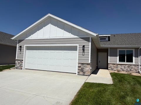 Homes For Sale - 7242 E Waters Edge Place<br/> Sioux Falls, SD 57110