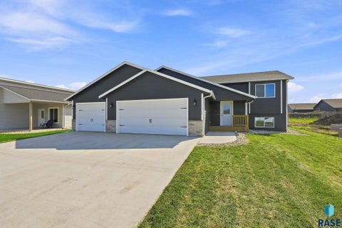 Homes For Sale - 1430 N Titan Street<br/> Tea, SD 57064
