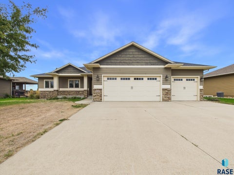Photo of 908 S 5th Ave, Brandon, SD 57005 (MLS # 22607288)