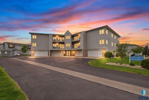 Photo of 4609 S Oxbow Ave 304 #304, Sioux Falls, SD 57106 (MLS # 22603570)