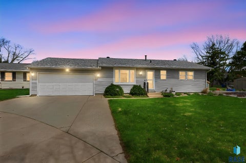 Homes For Sale - 5508 W 39th Street<br/> Sioux Falls, SD 57106