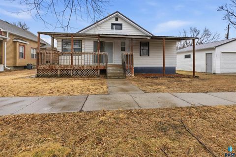 Homes For Sale - 204 E 5th Street<br/> Union County, Alcester, SD 57001