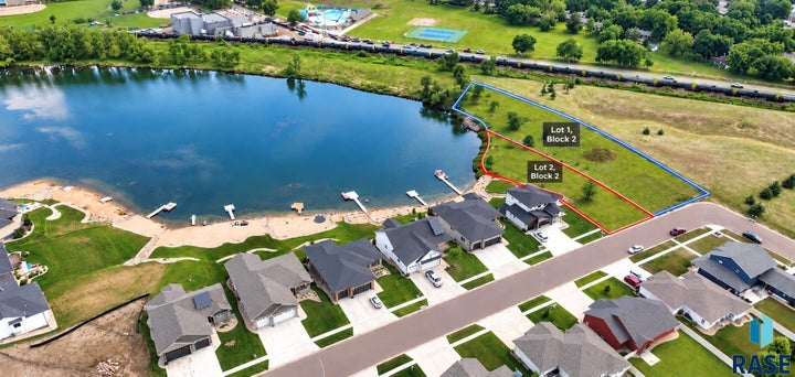 Photo 1 of 7 — 513 E Lakeview Dr, Brandon, SD 57005