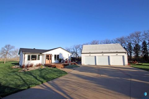 Photo of 27450 SD Hwy 115, Harrisburg, SD 57032 (MLS # 22602616)