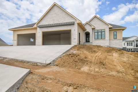 Photo of 2505 S Meadowview Ave, Sioux Falls, SD 57110 (MLS # 22604709)