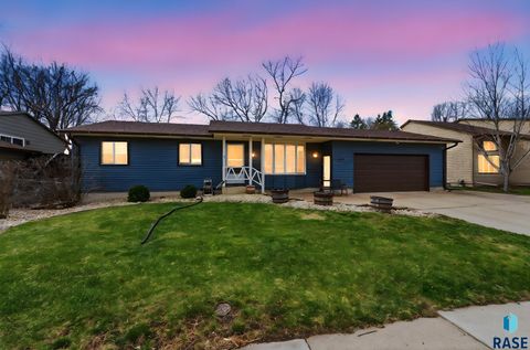 Photo of 3109 S Steven Dr, Sioux Falls, SD 57106 (MLS # 22602379)