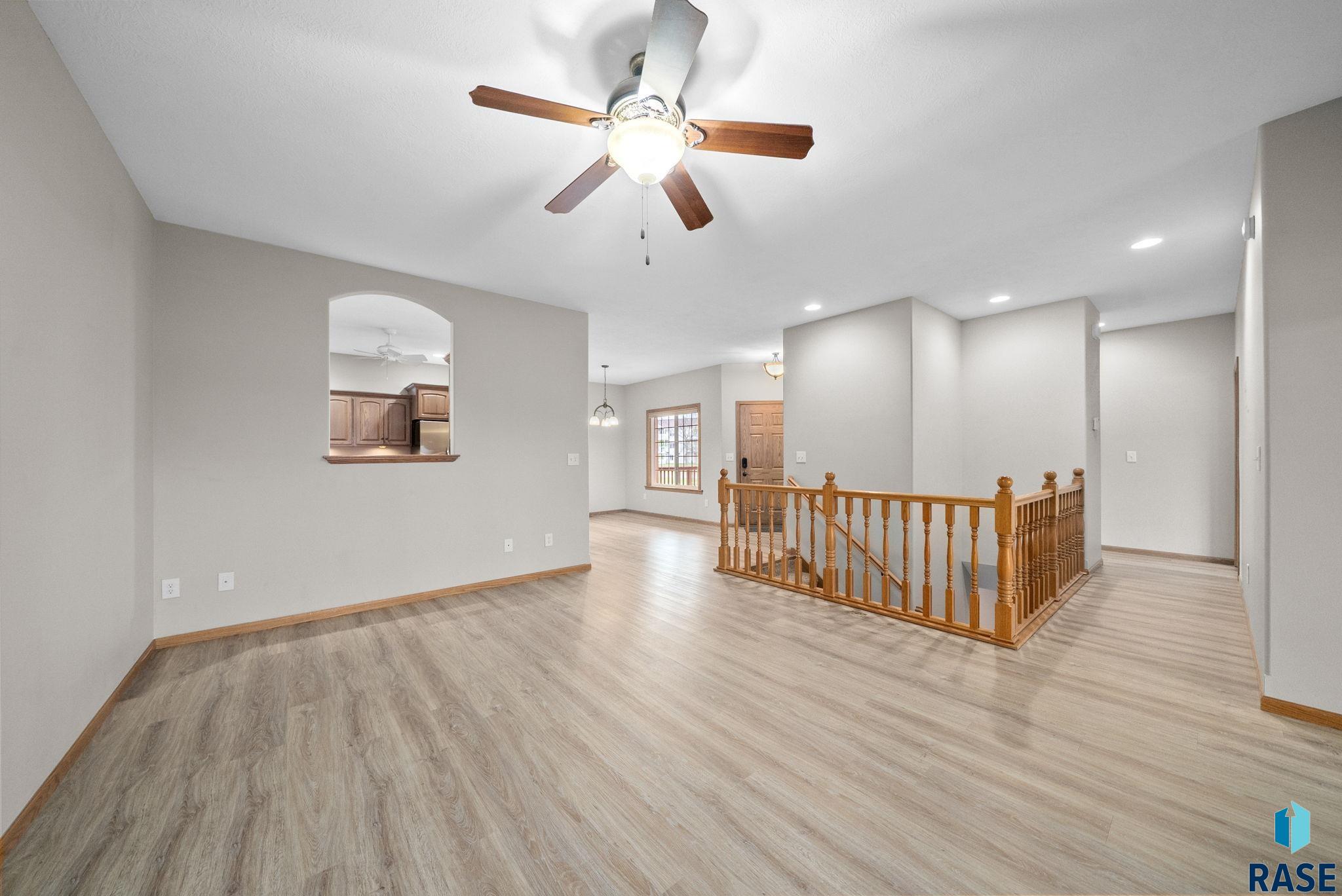 Sioux Falls, South Dakota 57108, United States, 3 Bedrooms Bedrooms, ,3 BathroomsBathrooms,Residential,Active,235602