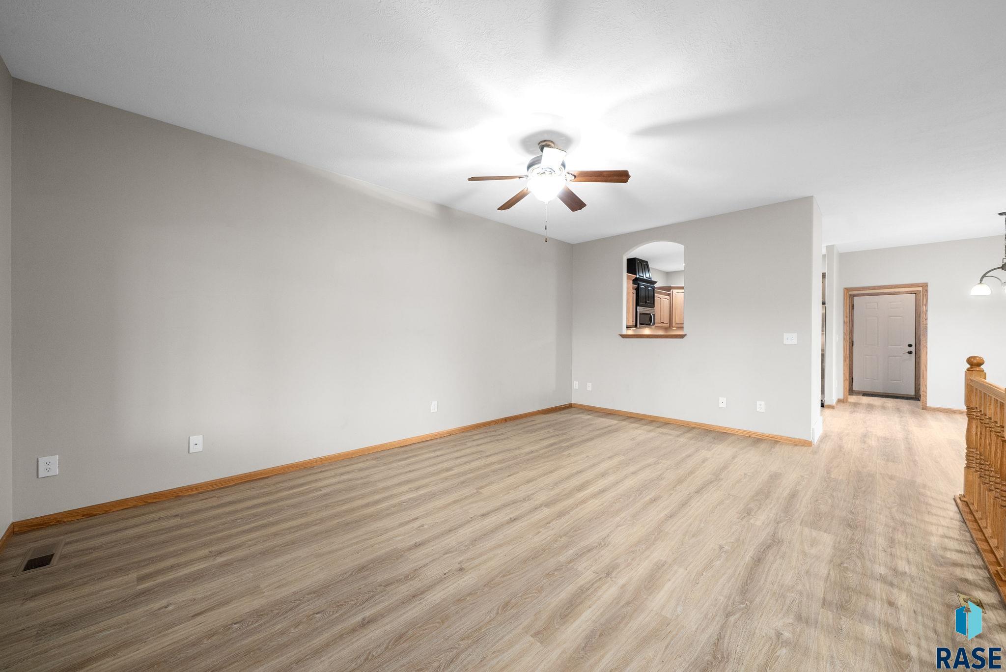 Sioux Falls, South Dakota 57108, United States, 3 Bedrooms Bedrooms, ,3 BathroomsBathrooms,Residential,Active,235602