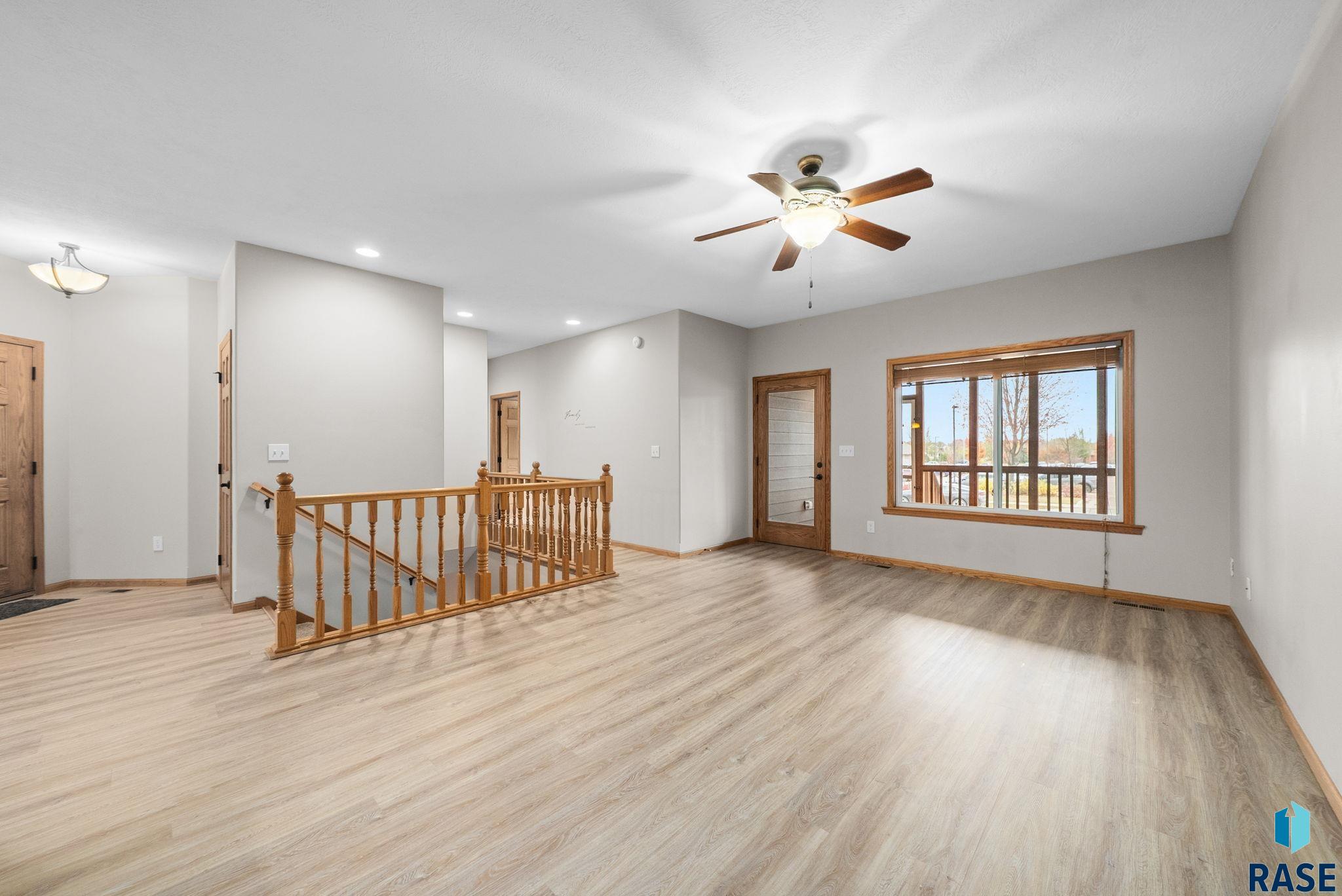 Sioux Falls, South Dakota 57108, United States, 3 Bedrooms Bedrooms, ,3 BathroomsBathrooms,Residential,Active,235602