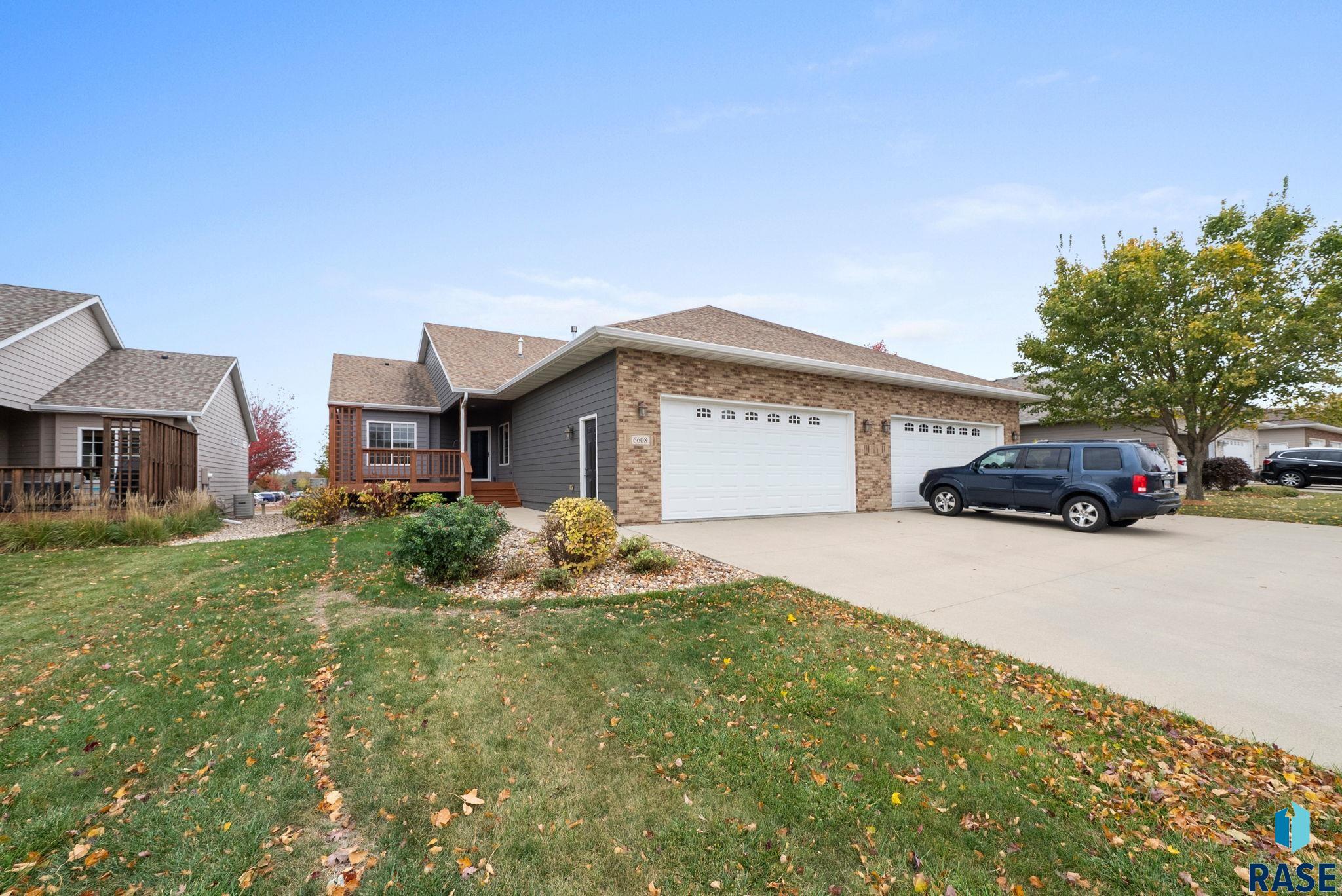 Sioux Falls, South Dakota 57108, United States, 3 Bedrooms Bedrooms, ,3 BathroomsBathrooms,Residential,Active,235602