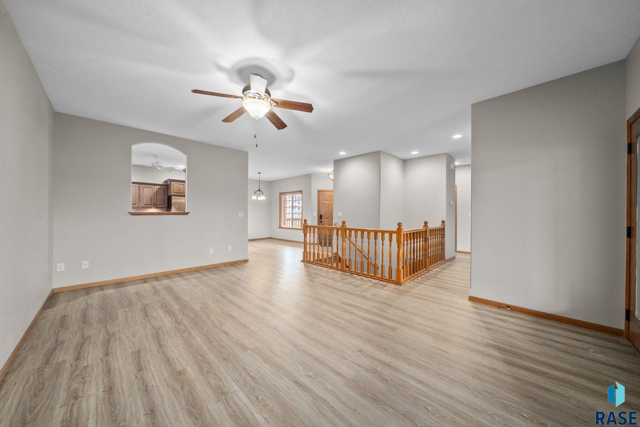 Sioux Falls, South Dakota 57108, United States, 3 Bedrooms Bedrooms, ,3 BathroomsBathrooms,Residential,Active,235602