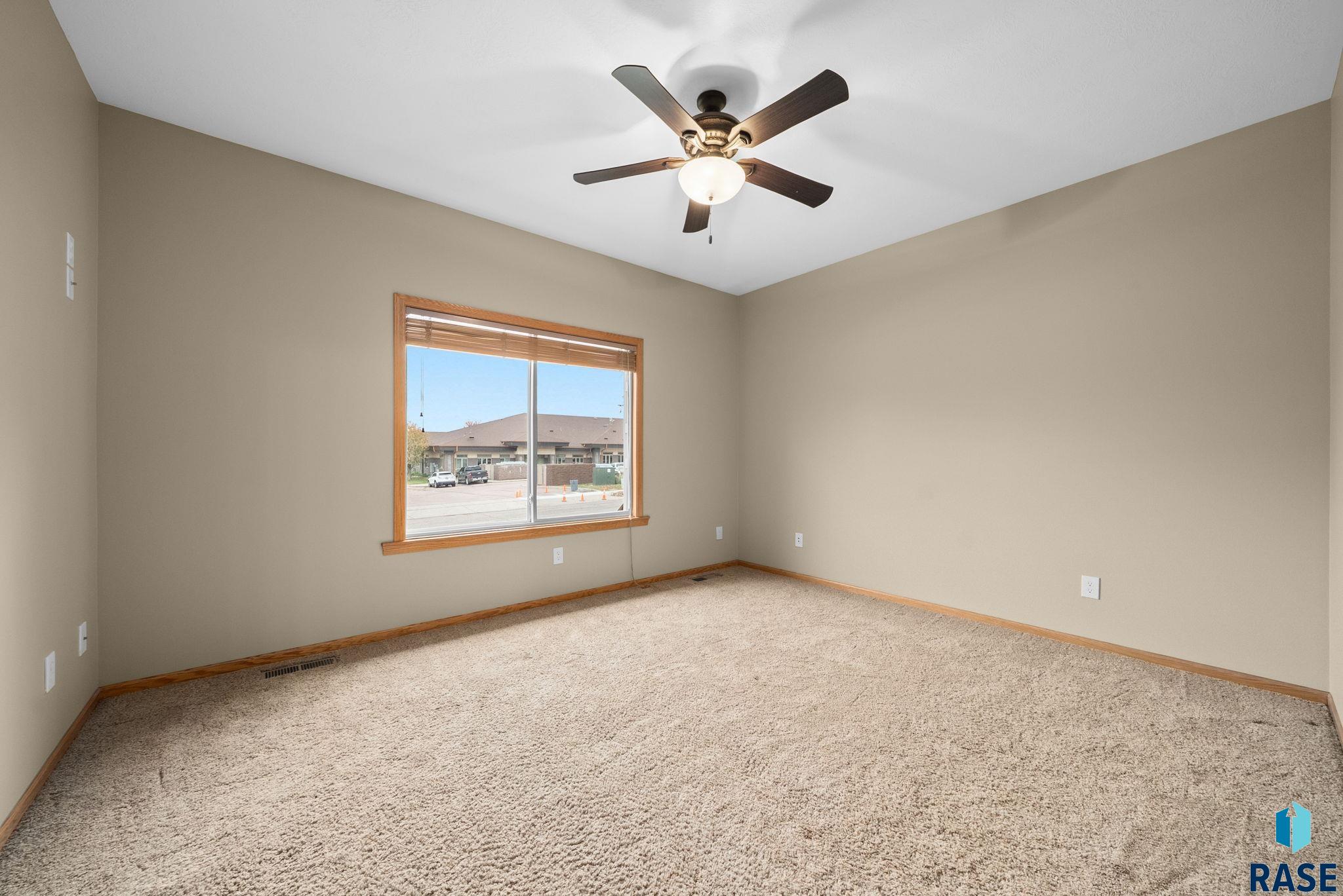 Sioux Falls, South Dakota 57108, United States, 3 Bedrooms Bedrooms, ,3 BathroomsBathrooms,Residential,Active,235602