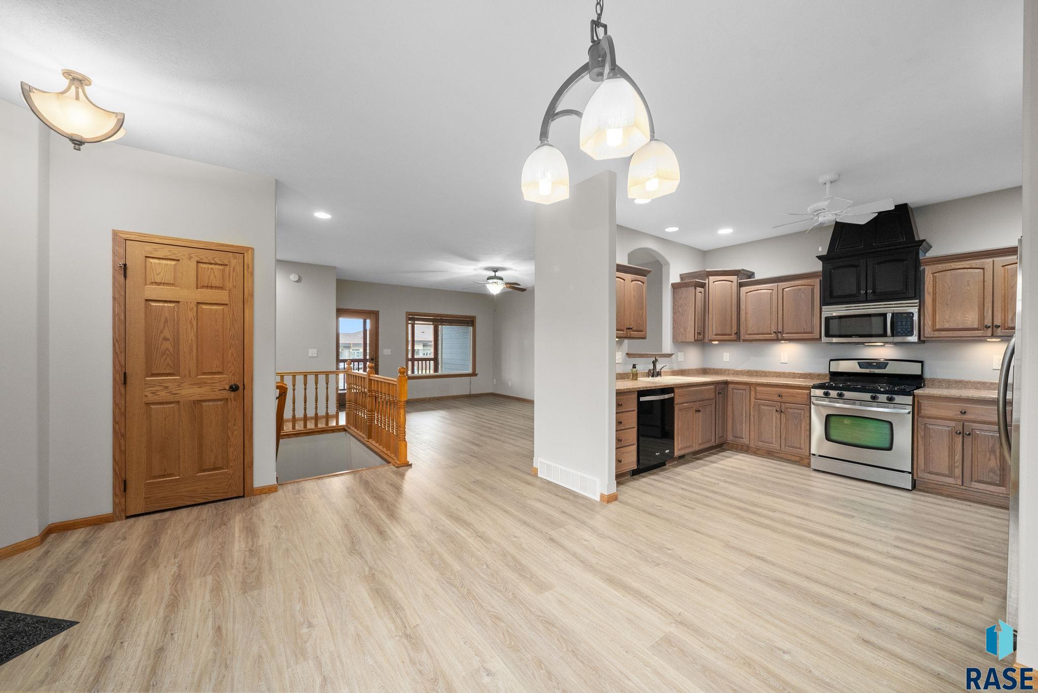 Sioux Falls, South Dakota 57108, United States, 3 Bedrooms Bedrooms, ,3 BathroomsBathrooms,Residential,Active,235602