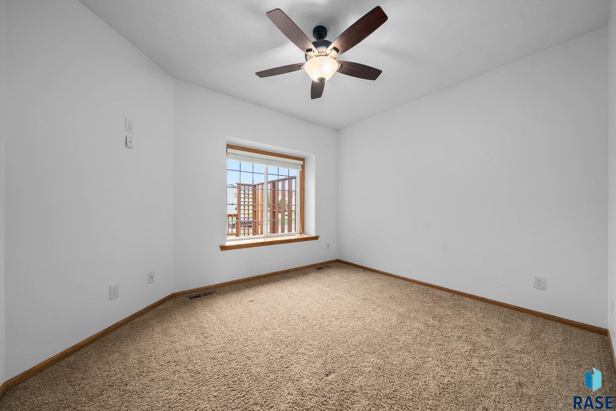 Sioux Falls, South Dakota 57108, United States, 3 Bedrooms Bedrooms, ,3 BathroomsBathrooms,Residential,Active,235602