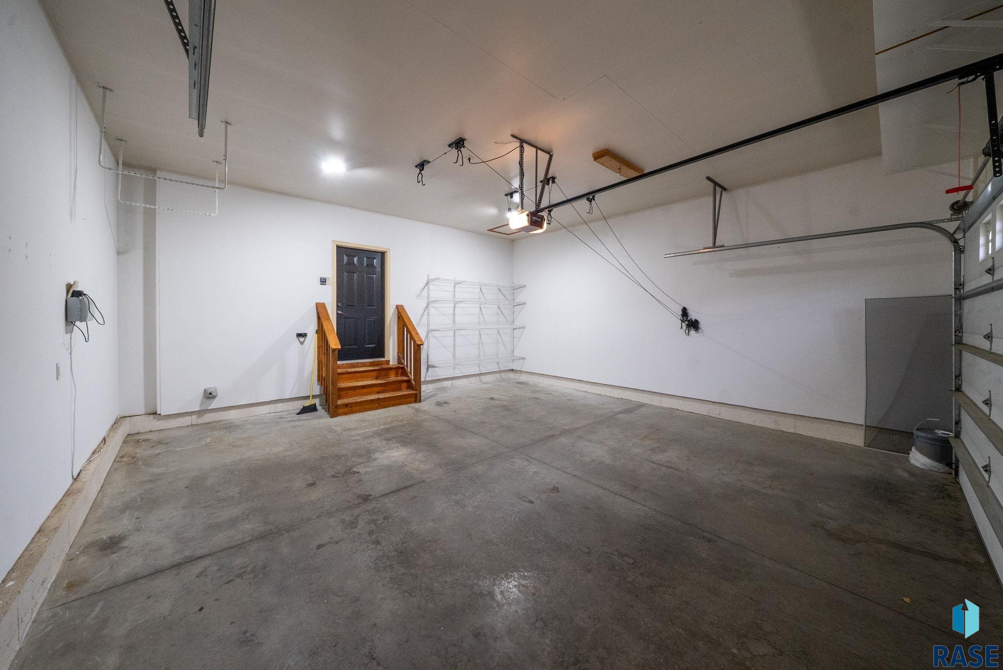 Sioux Falls, South Dakota 57108, United States, 3 Bedrooms Bedrooms, ,3 BathroomsBathrooms,Residential,Active,235602