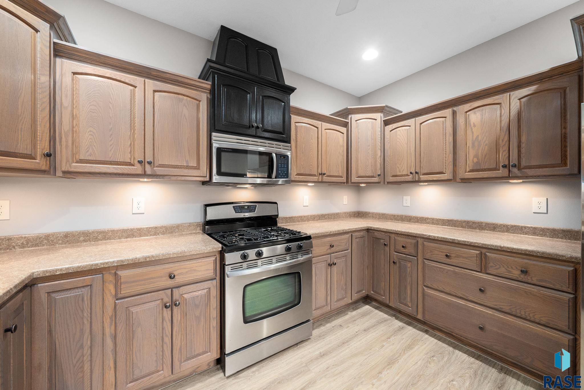 Sioux Falls, South Dakota 57108, United States, 3 Bedrooms Bedrooms, ,3 BathroomsBathrooms,Residential,Active,235602