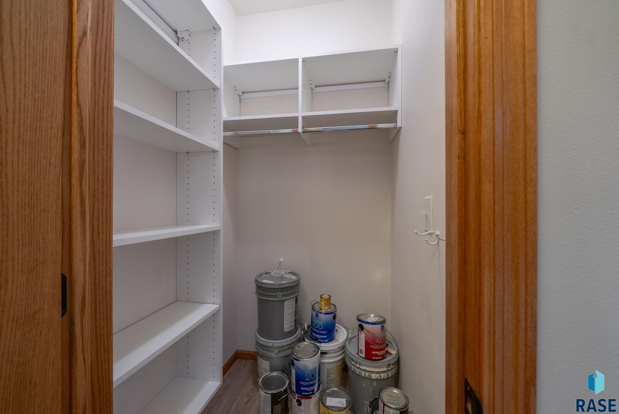 Sioux Falls, South Dakota 57108, United States, 3 Bedrooms Bedrooms, ,3 BathroomsBathrooms,Residential,Active,235602