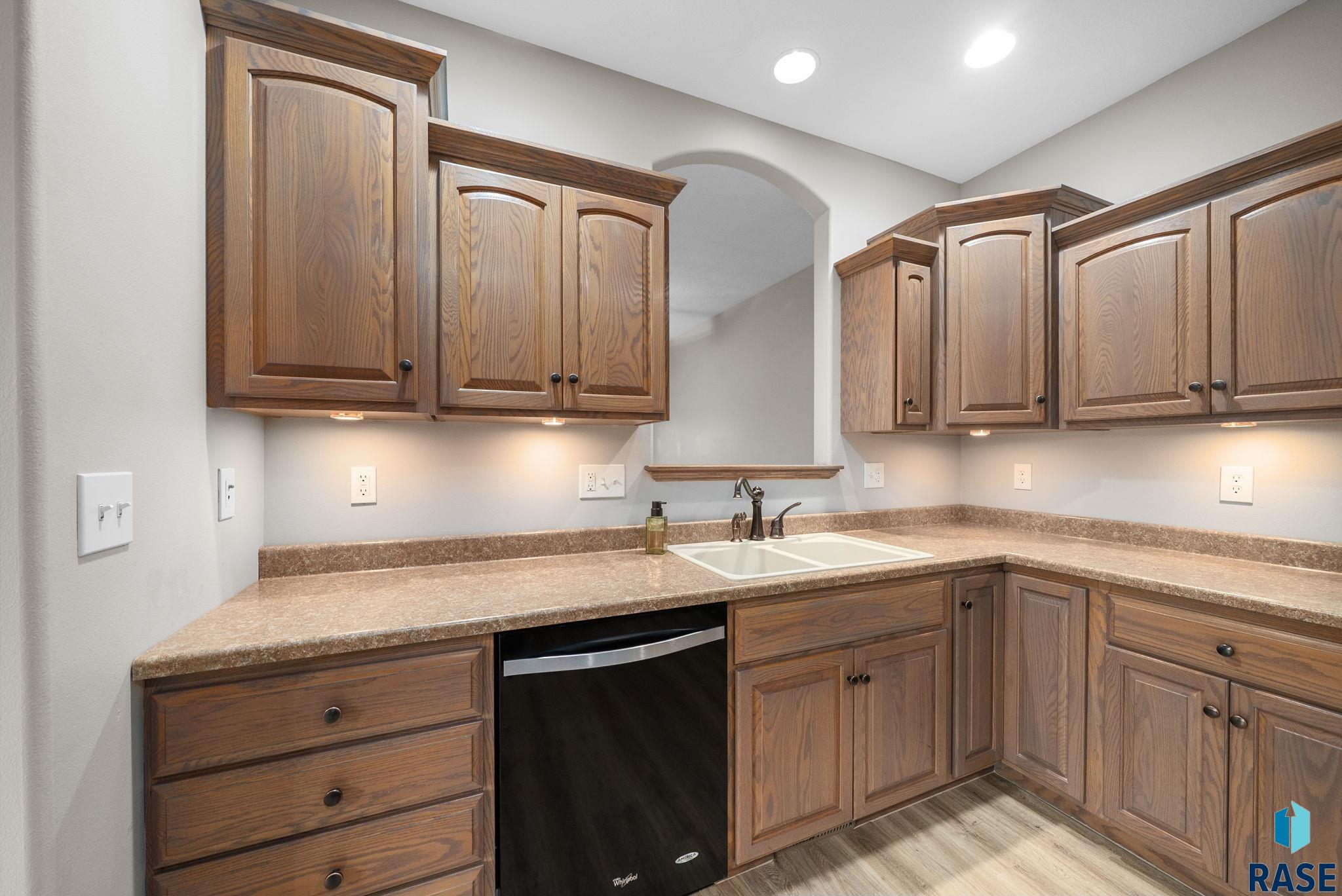 Sioux Falls, South Dakota 57108, United States, 3 Bedrooms Bedrooms, ,3 BathroomsBathrooms,Residential,Active,235602