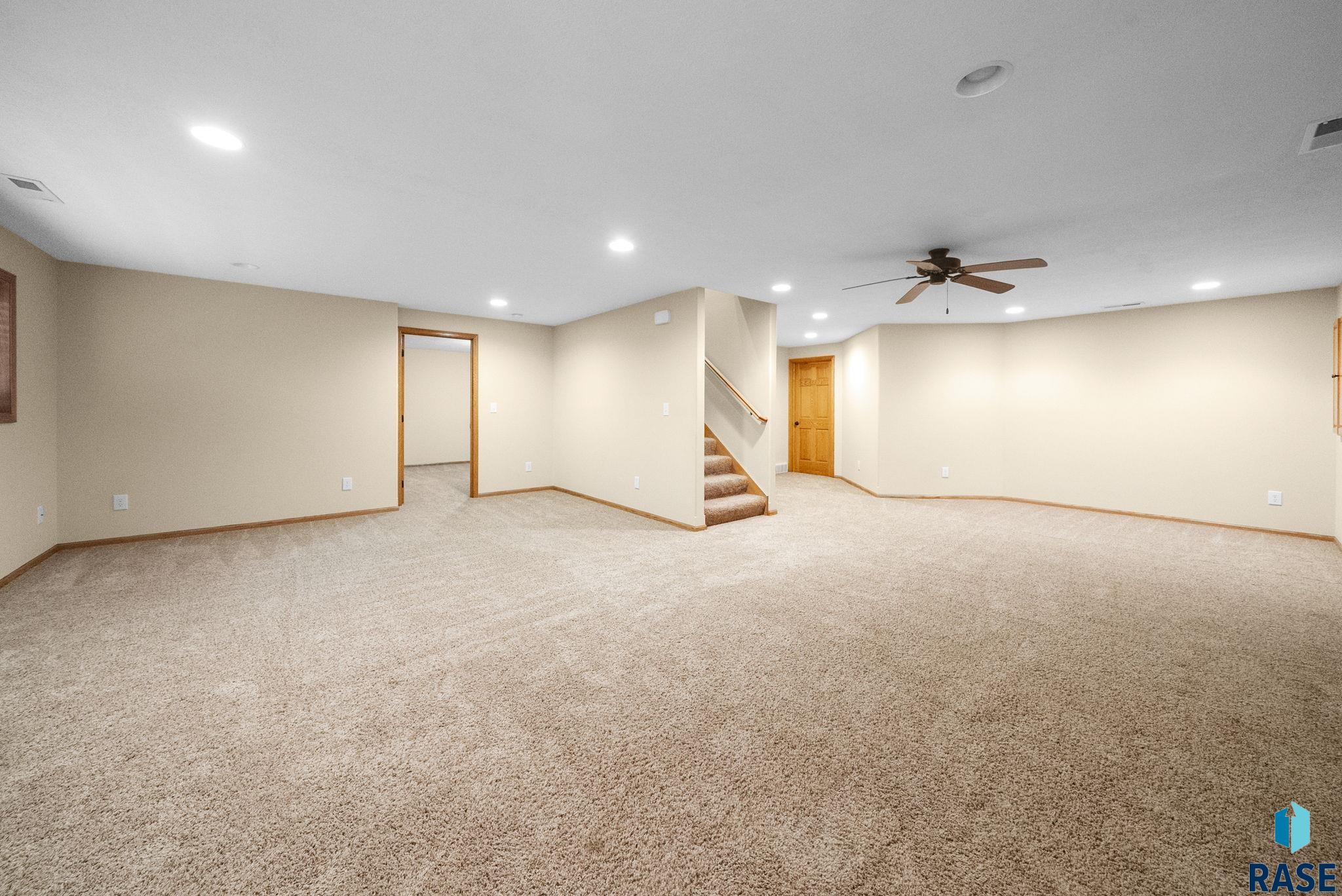 Sioux Falls, South Dakota 57108, United States, 3 Bedrooms Bedrooms, ,3 BathroomsBathrooms,Residential,Active,235602