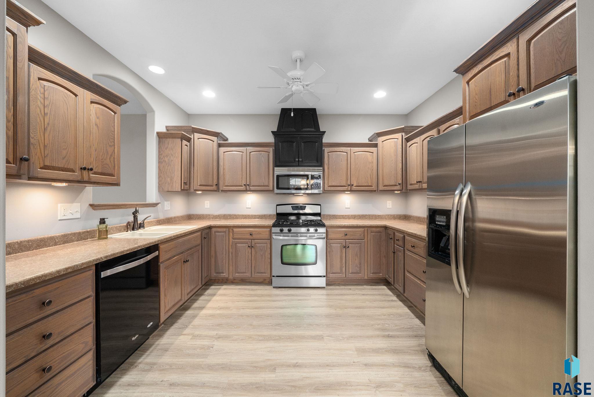 Sioux Falls, South Dakota 57108, United States, 3 Bedrooms Bedrooms, ,3 BathroomsBathrooms,Residential,Active,235602