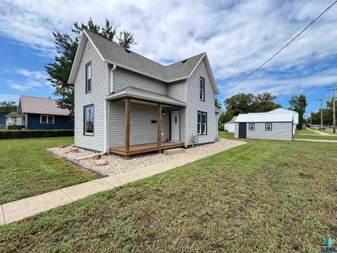 Homes For Sale - 422 E 4th Street<br/> Canton, SD 57013