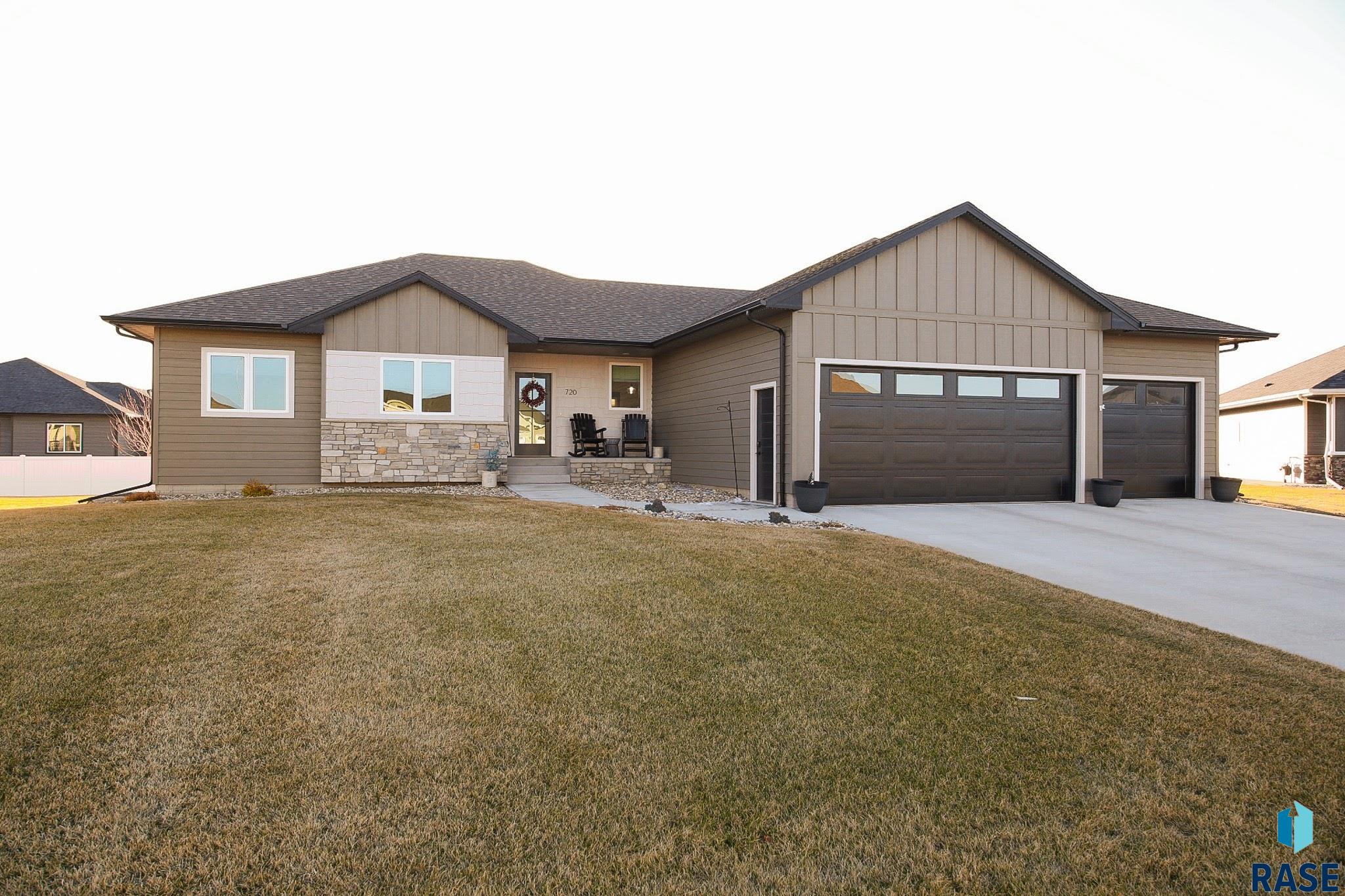 Tea, South Dakota 57064, United States, 5 Bedrooms Bedrooms, ,3 BathroomsBathrooms,Residential,Active,90720