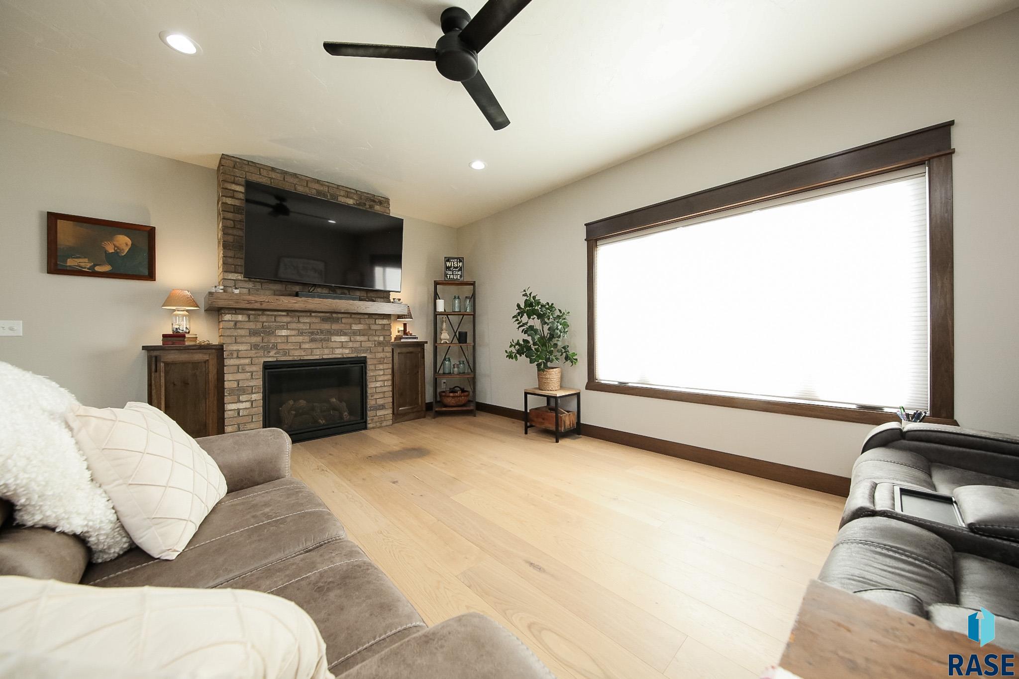 Tea, South Dakota 57064, United States, 5 Bedrooms Bedrooms, ,3 BathroomsBathrooms,Residential,Active,90720