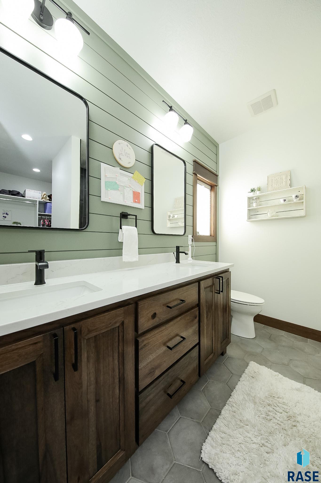 Tea, South Dakota 57064, United States, 5 Bedrooms Bedrooms, ,3 BathroomsBathrooms,Residential,Active,90720