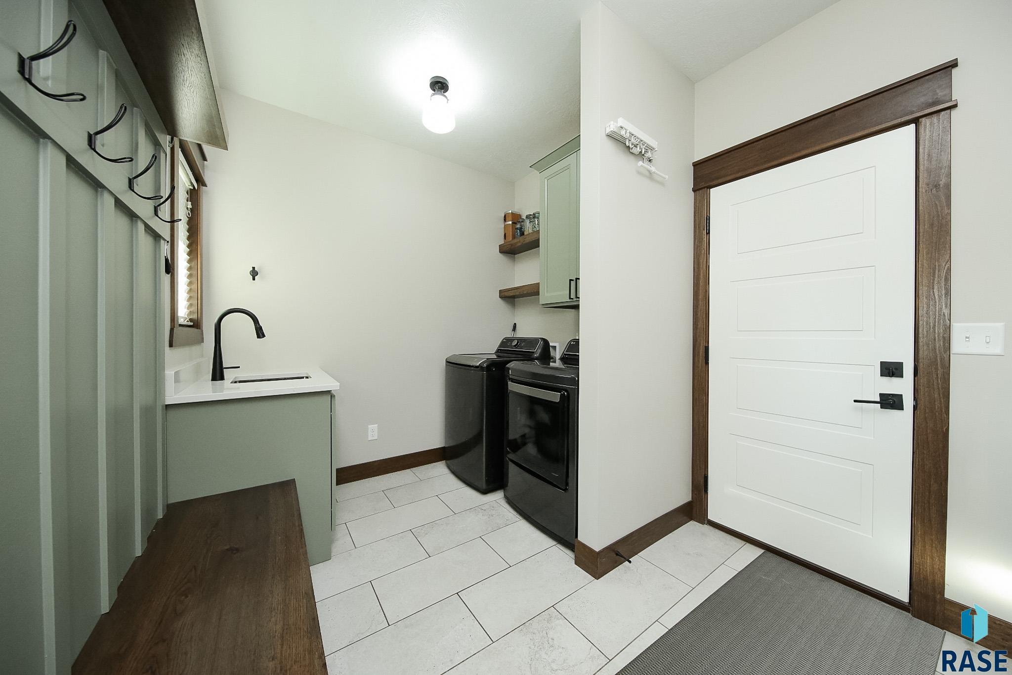 Tea, South Dakota 57064, United States, 5 Bedrooms Bedrooms, ,3 BathroomsBathrooms,Residential,Active,90720