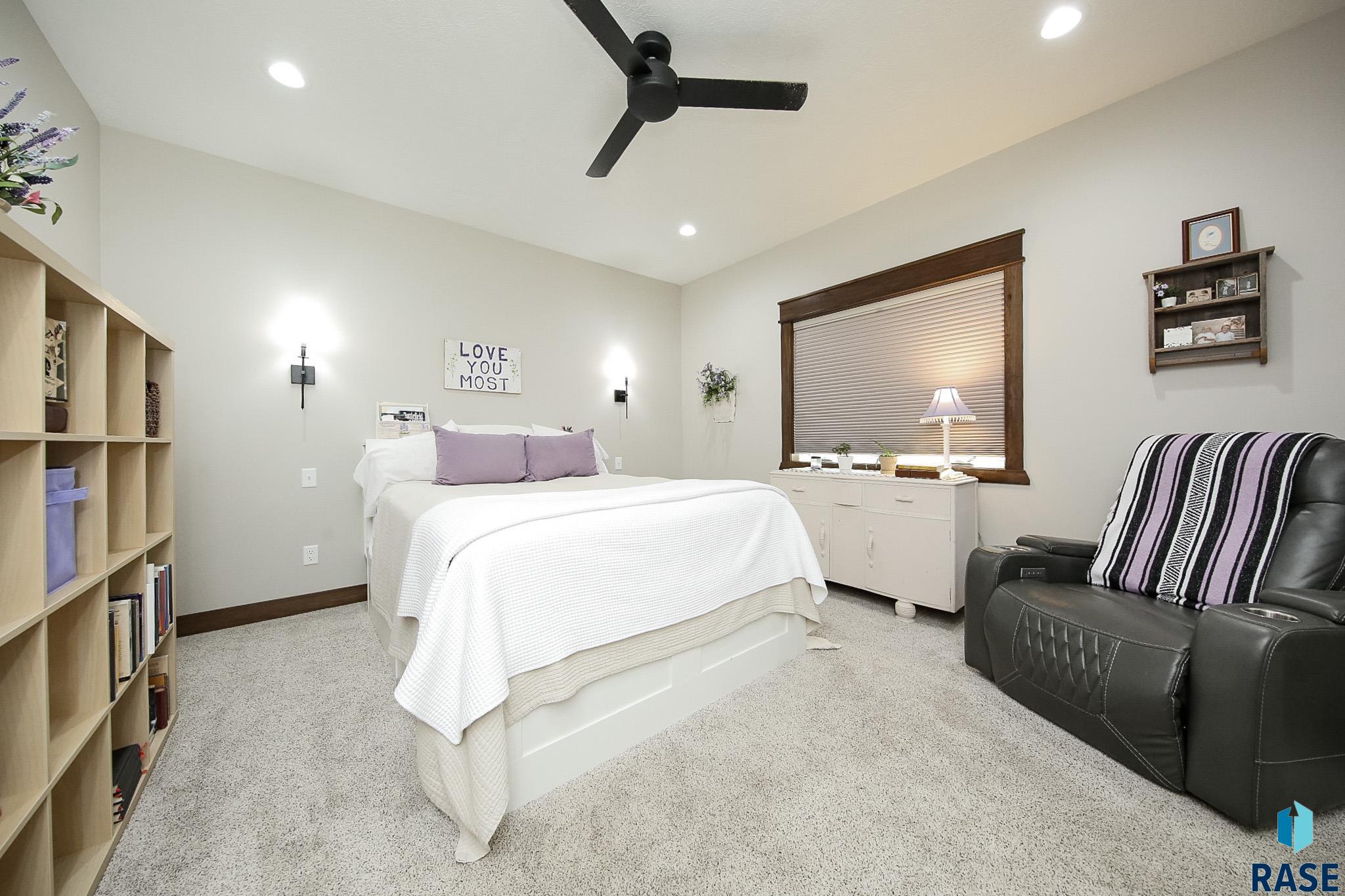 Tea, South Dakota 57064, United States, 5 Bedrooms Bedrooms, ,3 BathroomsBathrooms,Residential,Active,90720