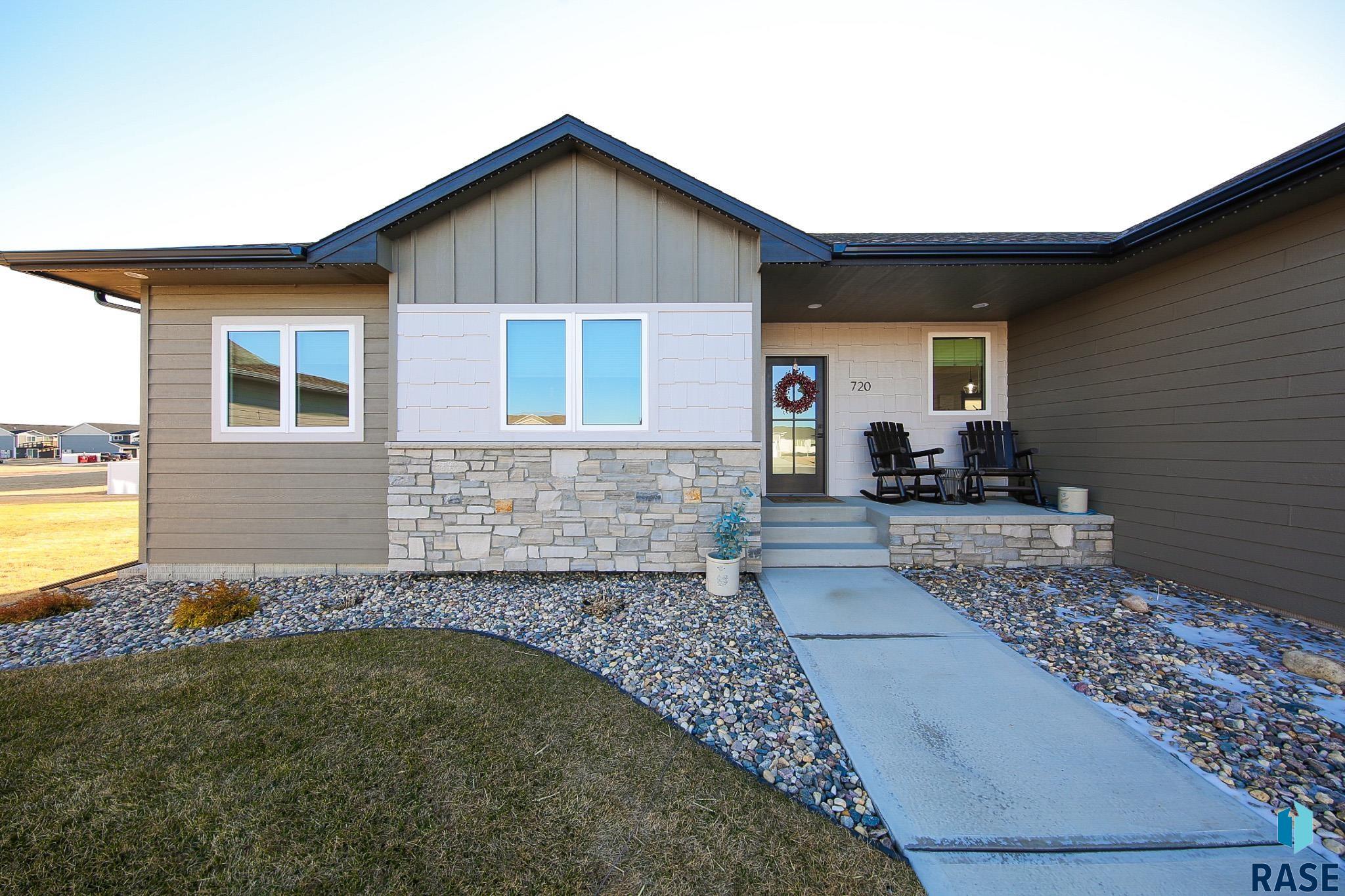 Tea, South Dakota 57064, United States, 5 Bedrooms Bedrooms, ,3 BathroomsBathrooms,Residential,Active,90720