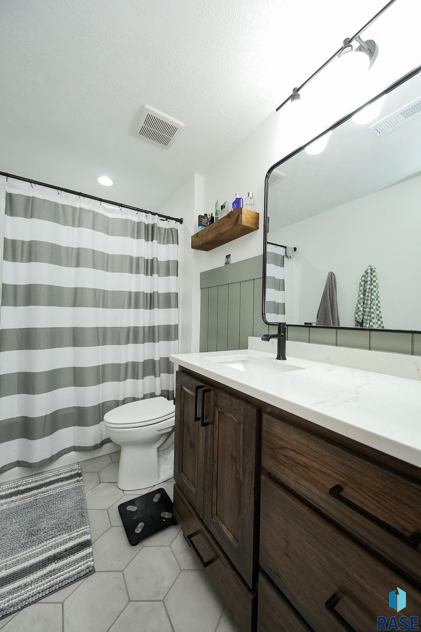 Tea, South Dakota 57064, United States, 5 Bedrooms Bedrooms, ,3 BathroomsBathrooms,Residential,Active,90720