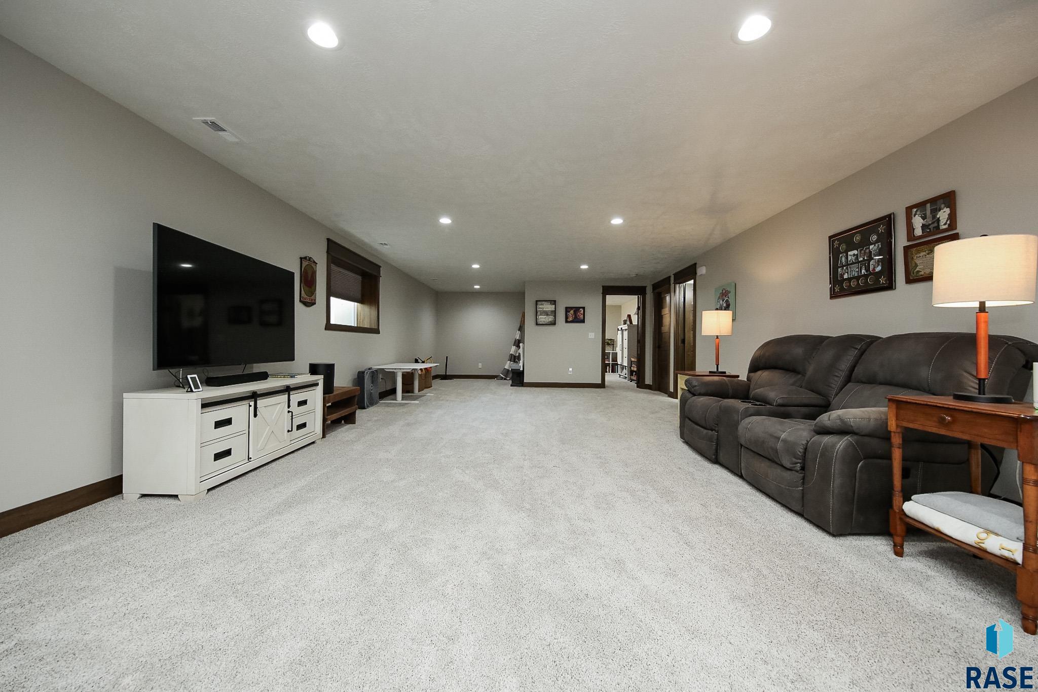 Tea, South Dakota 57064, United States, 5 Bedrooms Bedrooms, ,3 BathroomsBathrooms,Residential,Active,90720