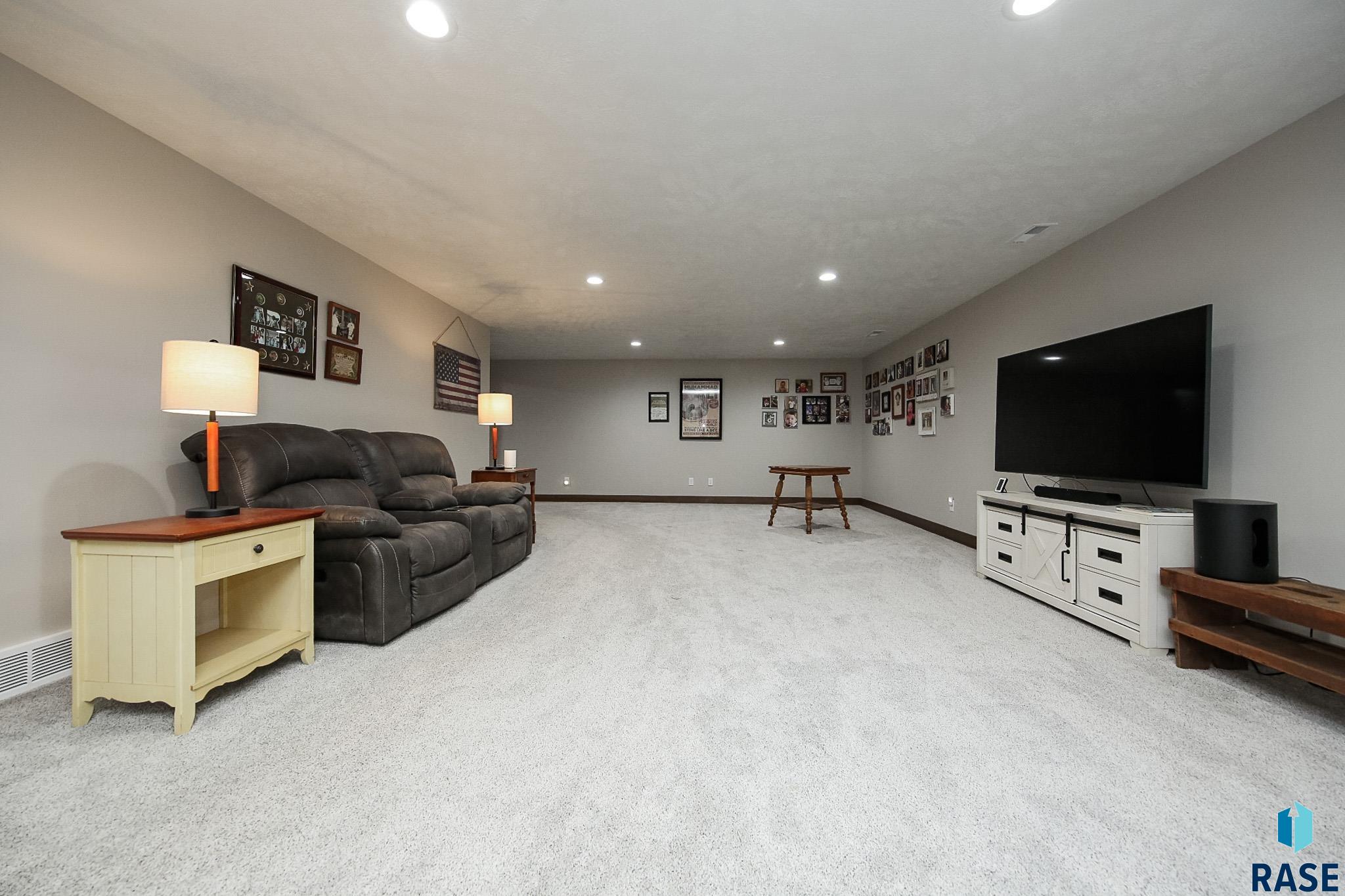 Tea, South Dakota 57064, United States, 5 Bedrooms Bedrooms, ,3 BathroomsBathrooms,Residential,Active,90720