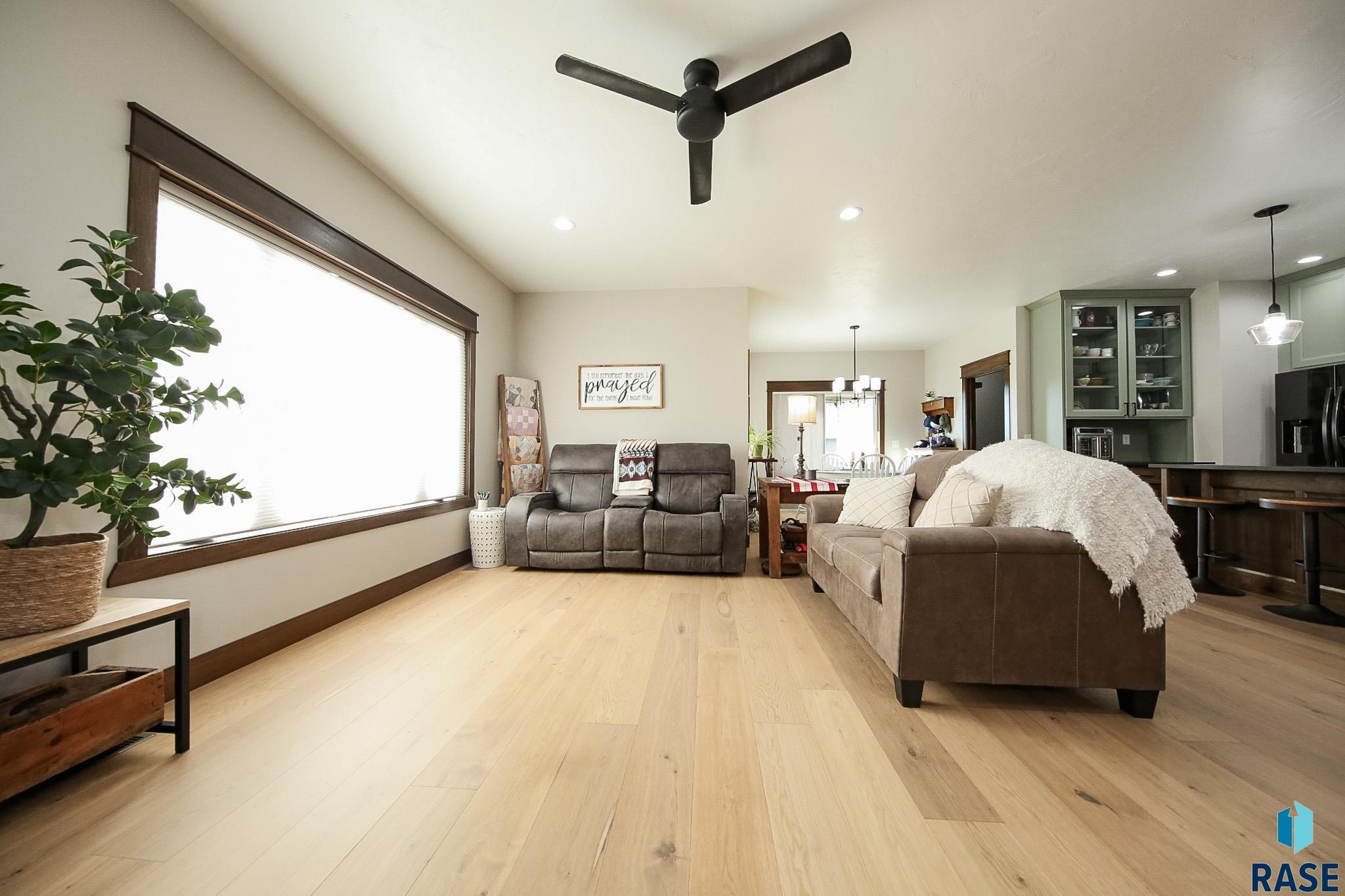 Tea, South Dakota 57064, United States, 5 Bedrooms Bedrooms, ,3 BathroomsBathrooms,Residential,Active,90720