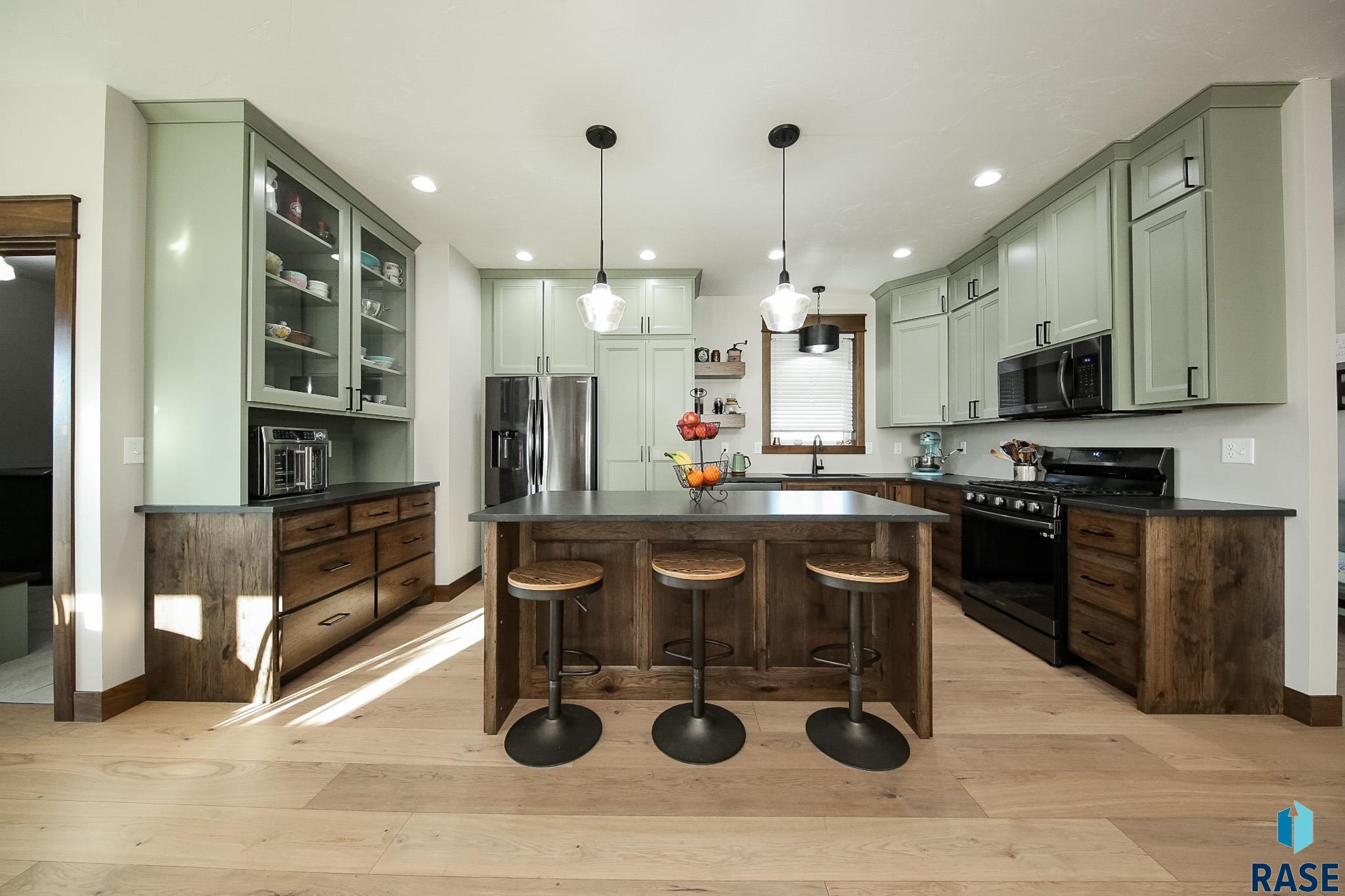 Tea, South Dakota 57064, United States, 5 Bedrooms Bedrooms, ,3 BathroomsBathrooms,Residential,Active,90720